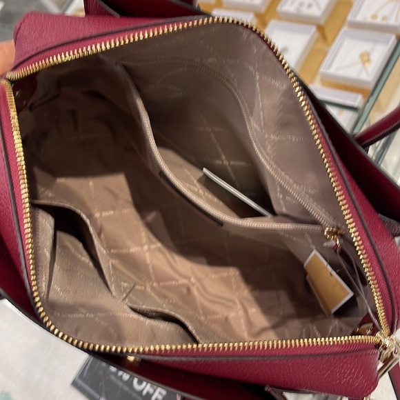 MICHAEL KORS
Mercer Medium Two-Tone Pebbled Leather Belted Satchel
Mulberry - Picture 15 of 16